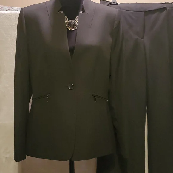 Tahari Pantsuit (does not include necklace) - Picture 2 of 16